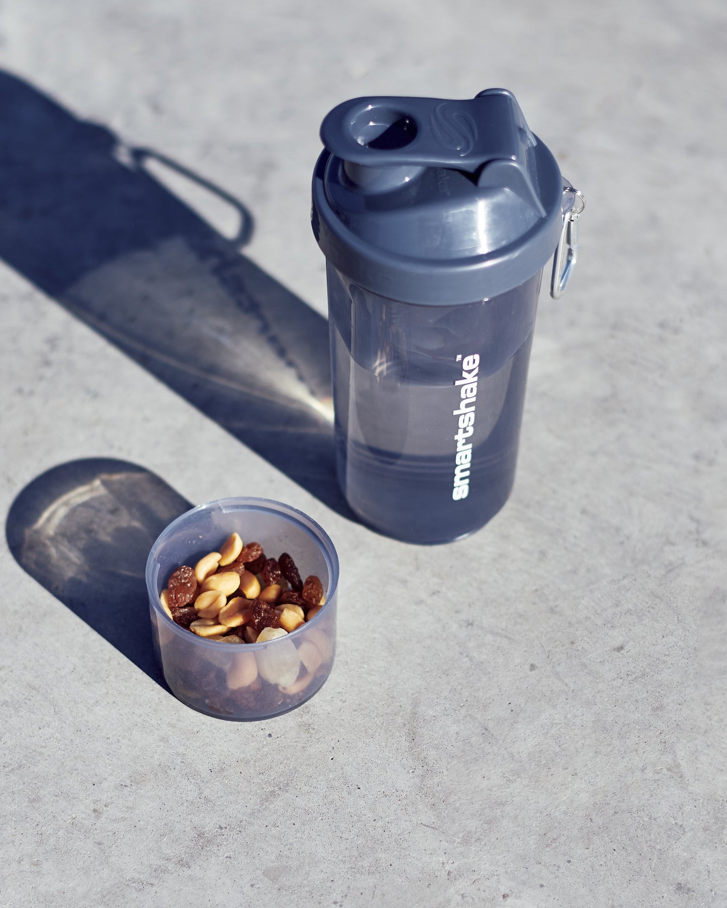 slim-stormy-gray-n9 Smartshake_Slim_gray_lifestyle.jpg