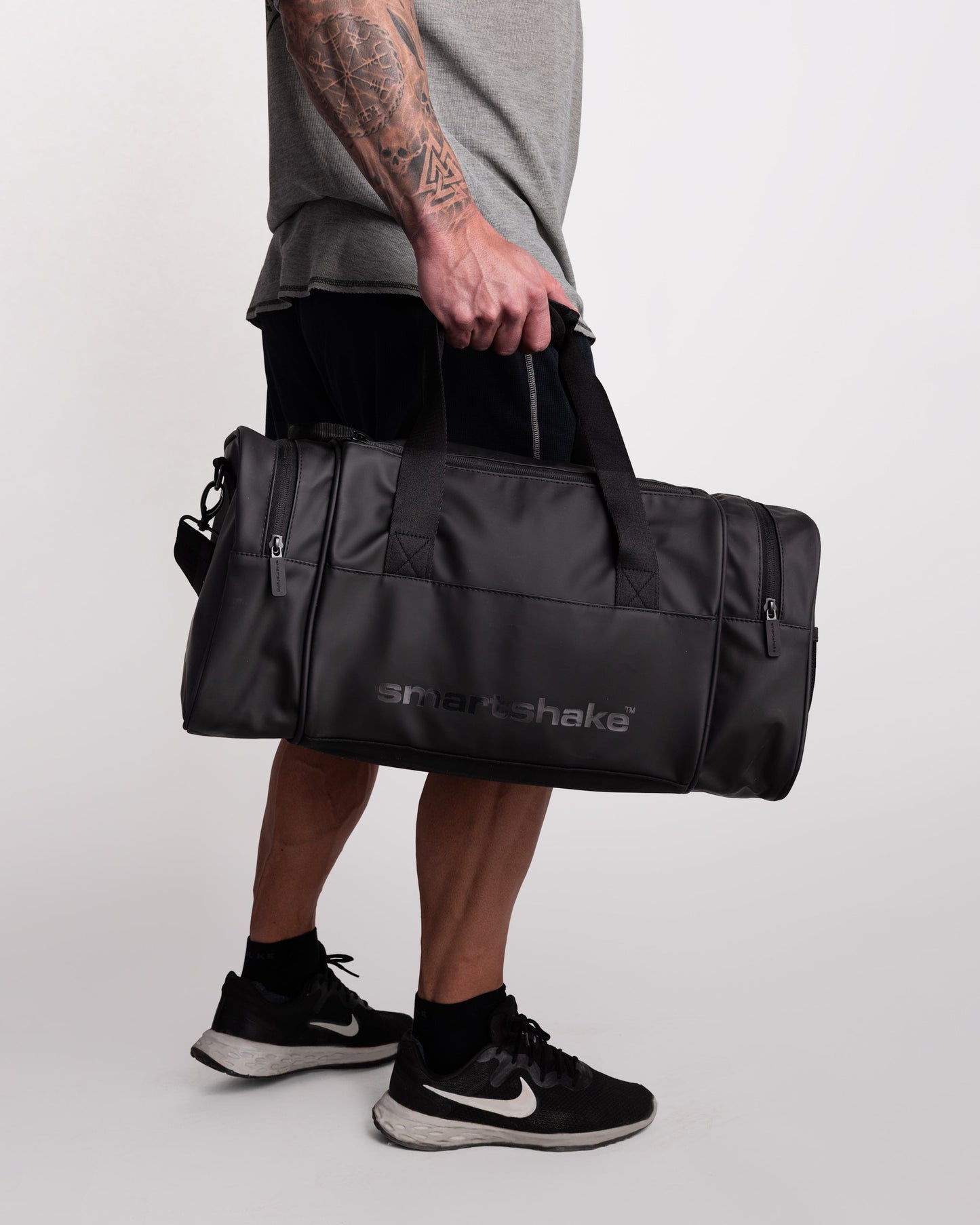 gym-bag-black-s0 Smartshake_GymBag_Black_lifestyle.jpg