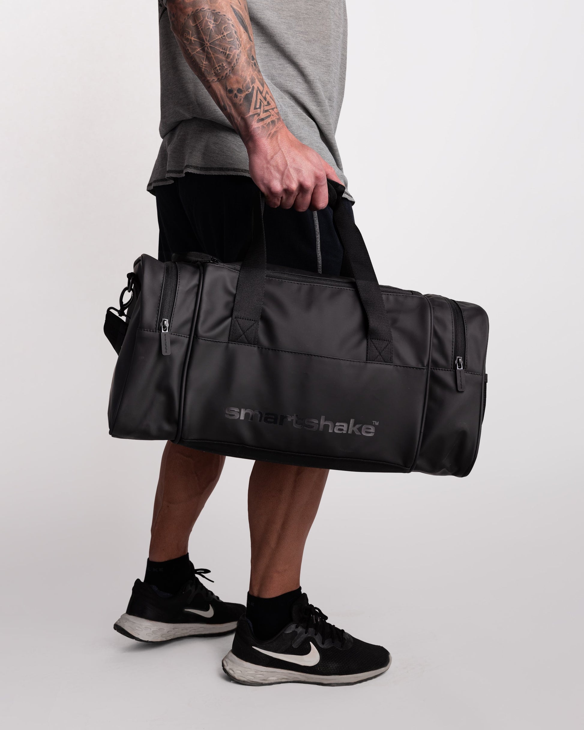 gym-bag-black-s0 Smartshake_GymBag_Black_lifestyle.jpg