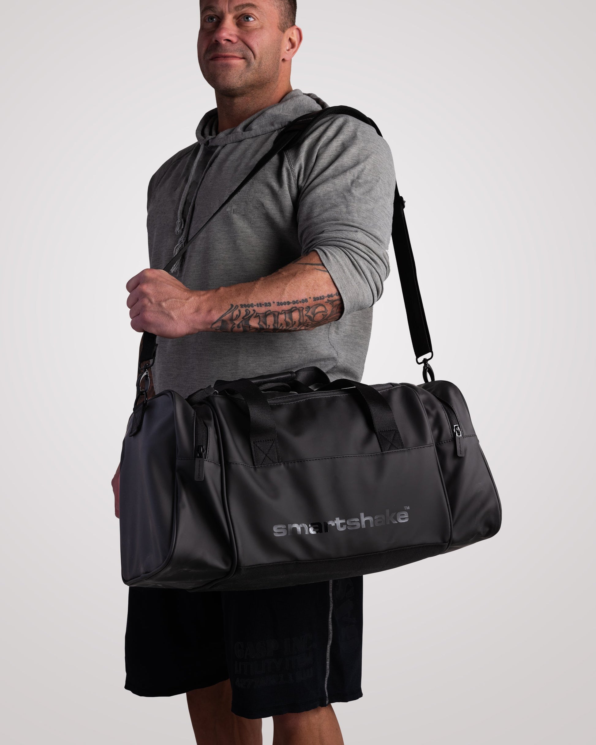 gym-bag-black-s0 Smartshake_GymBag_Black_lifestyle2.jpg