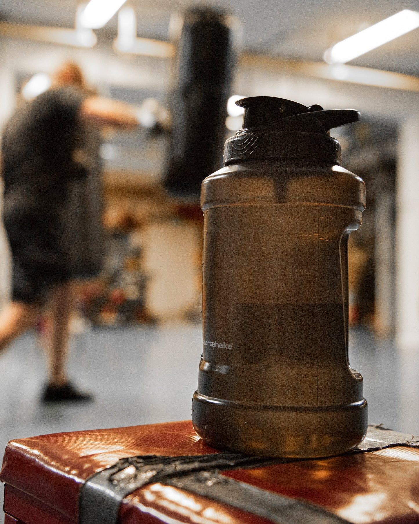 ultimate-jug-black-a5 Smartshake_Ultimate_Jug_black_lifestyle2w.jpg
