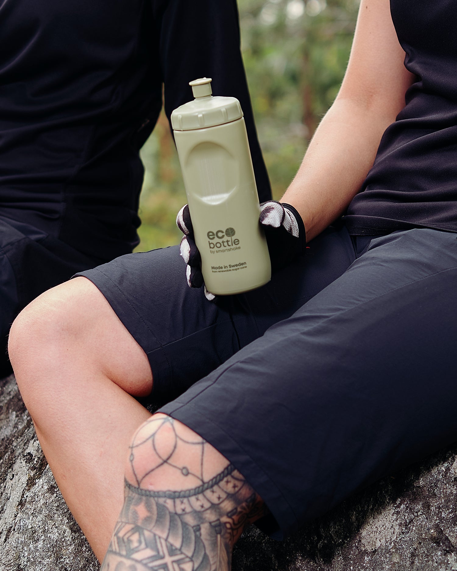ecobottle-500-squeeze-dusky-green-m3 samrtshake_ecobottle_500_squeeze_lifestyle_dusky_green.jpg